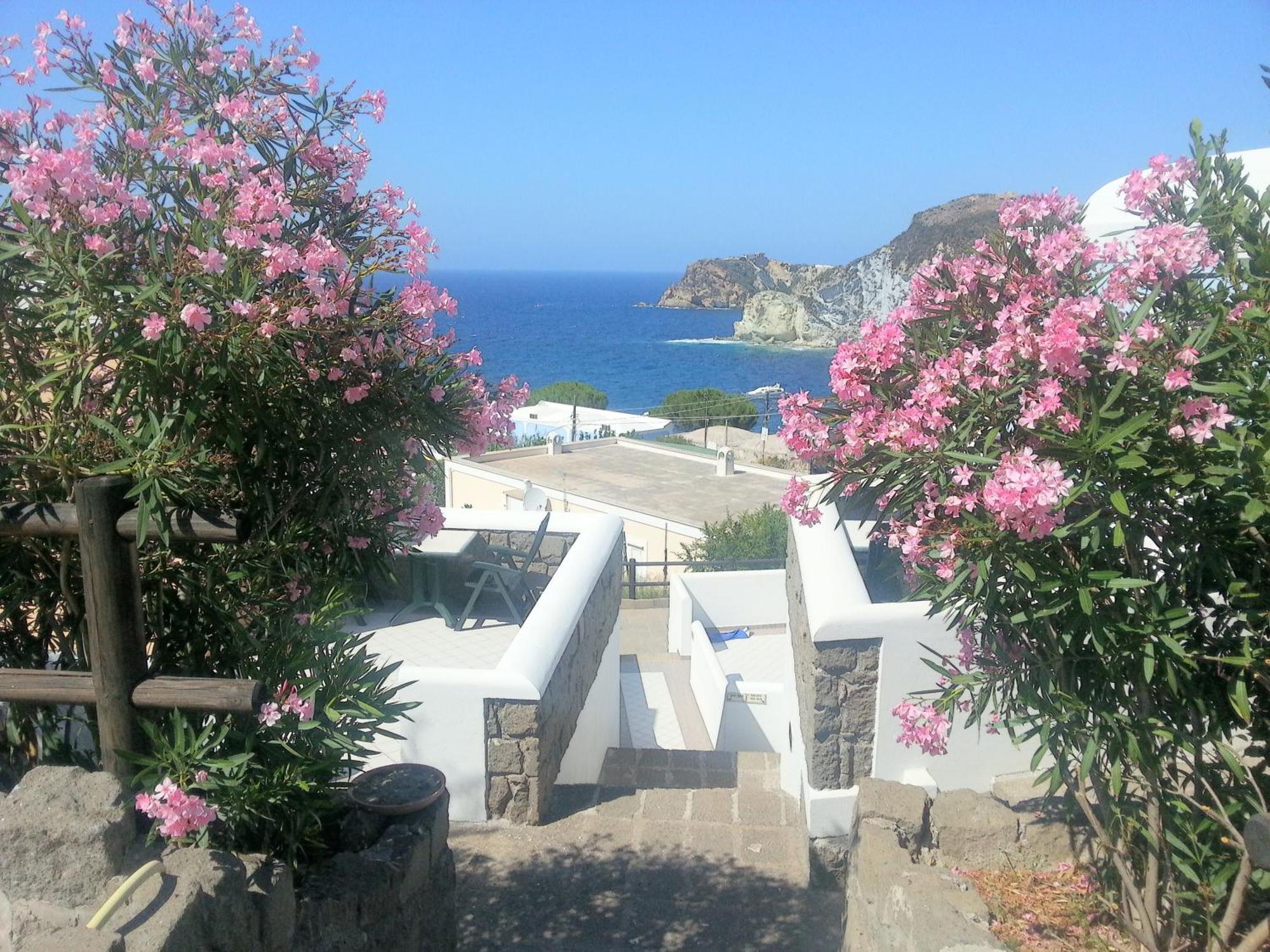 Hotel Villaggio Dei Pescatori Понца Екстериор снимка