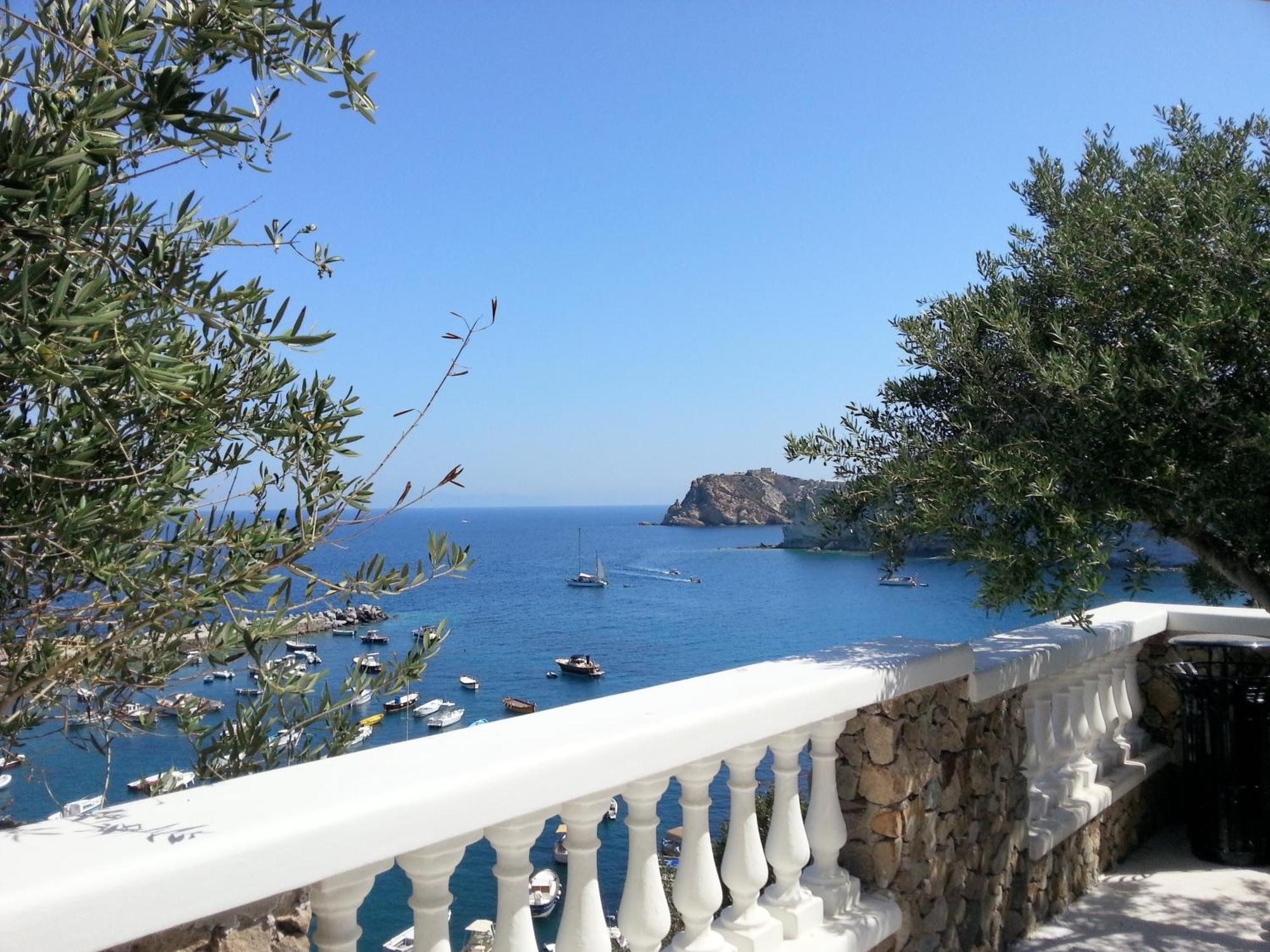 Hotel Villaggio Dei Pescatori Понца Екстериор снимка
