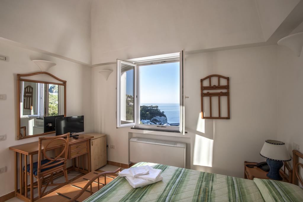 Hotel Villaggio Dei Pescatori Понца Екстериор снимка