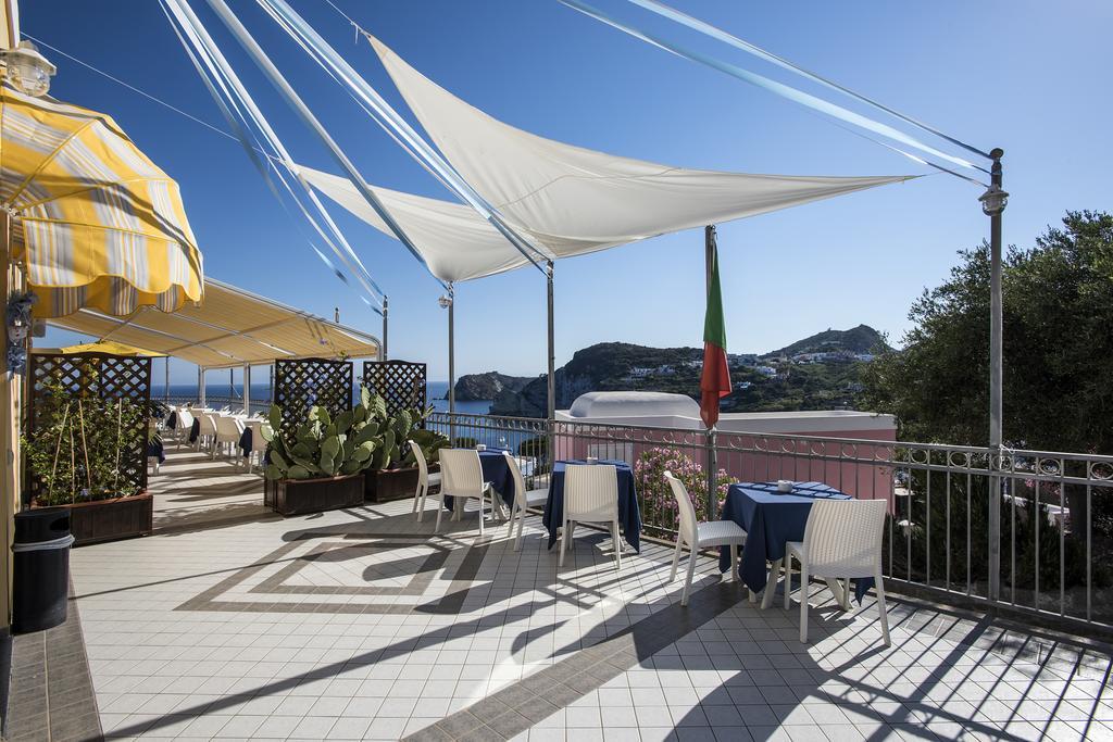 Hotel Villaggio Dei Pescatori Понца Екстериор снимка