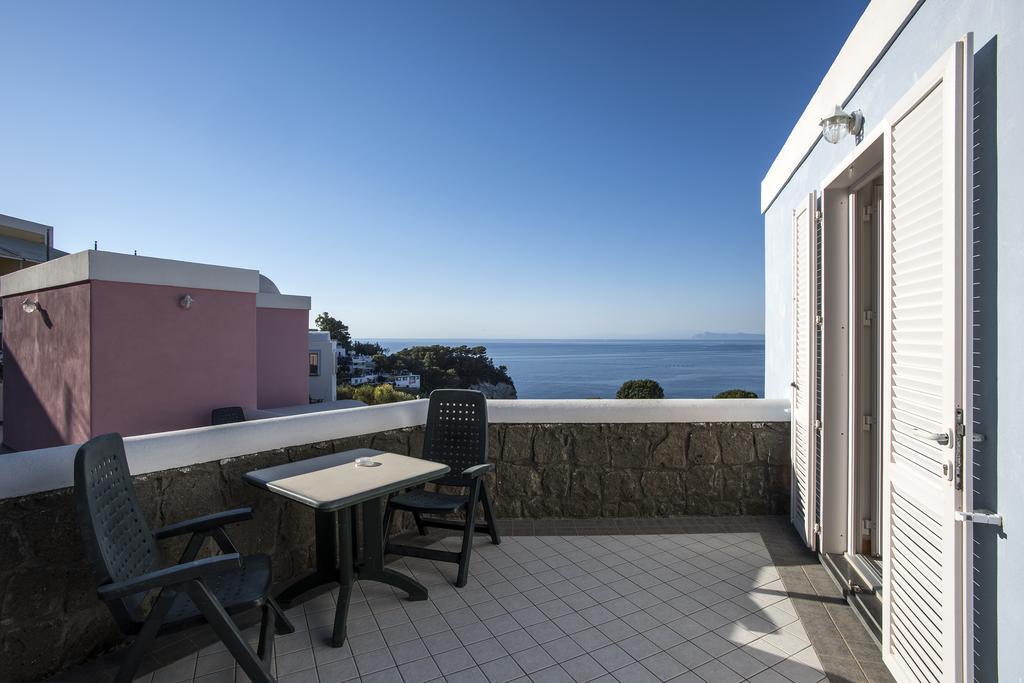 Hotel Villaggio Dei Pescatori Понца Екстериор снимка