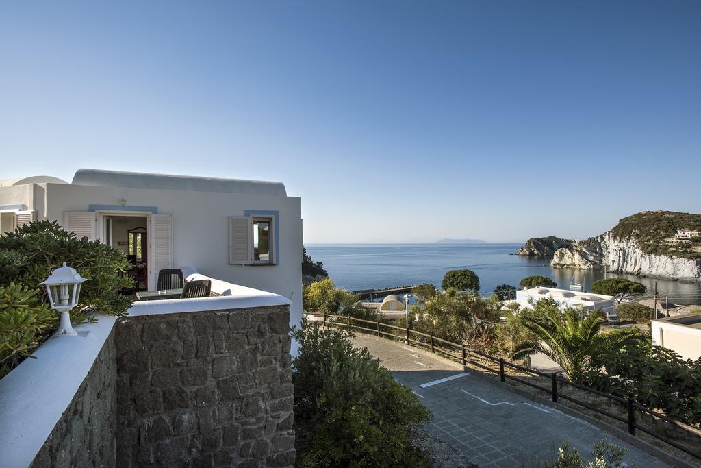 Hotel Villaggio Dei Pescatori Понца Екстериор снимка