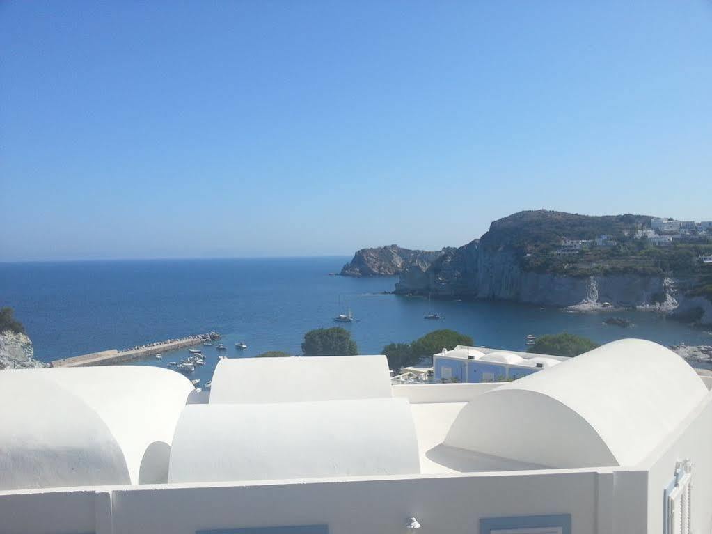 Hotel Villaggio Dei Pescatori Понца Екстериор снимка