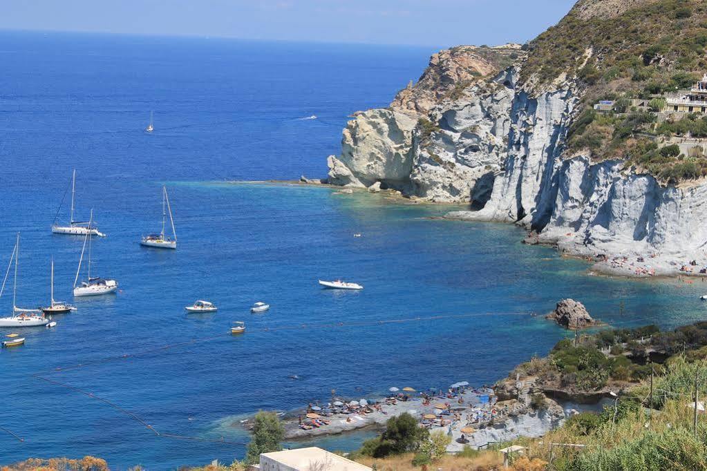 Hotel Villaggio Dei Pescatori Понца Екстериор снимка