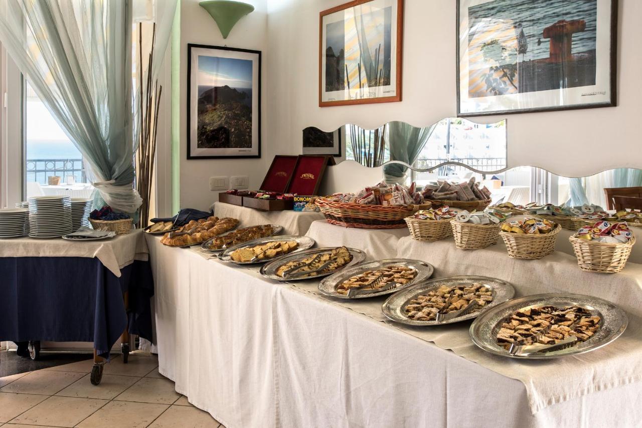 Hotel Villaggio Dei Pescatori Понца Екстериор снимка